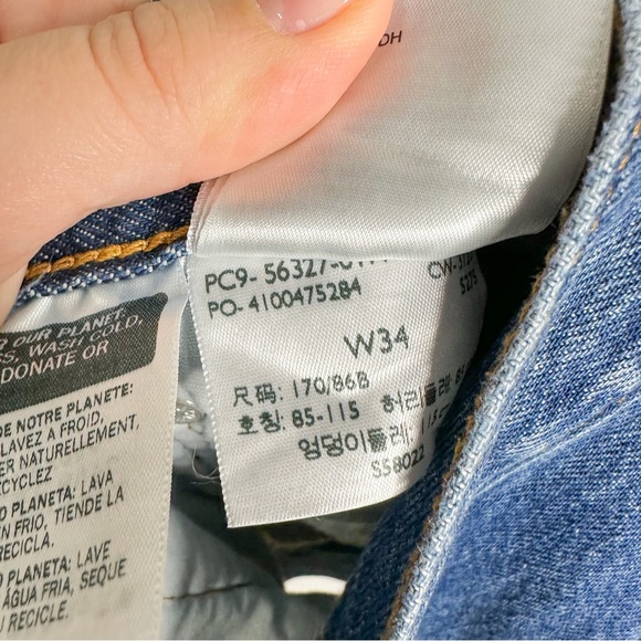 Levi’s 501 Raw Hem Shorts Size 34 - Picture 4 of 4